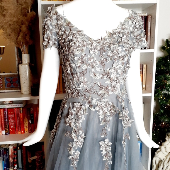 NEW LA FEMME Embroidered & Beaded Ballgown Z55 - Picture 7 of 12